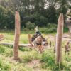 Belevingspad | 2 Afbeelding van een aantal kinderen die spelen op een belevingspad.