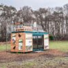 Natuurinformatiepunt | 2 Afbeelding van een Natuurinformatiepunt in een container ergens in een bos.