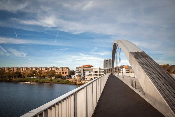 Brug_met_Water Afbeelding van een rechtenvrije foto van een brug met water