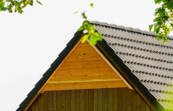 VK GB 01 Vleermuis gevelbekleding (90 graden) | 1 Afbeelding van de VK GB 01 Vleermuis gevelbekleding geïntegreerd in een gevel. Het product is gemaakt van hout door Vivara Pro.
